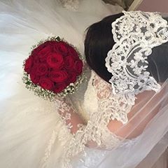 Everythingwoman (@everythingwoman) • Instagram photos and videos Church Wedding Dress, Expensive Wedding Dress, Engagement Themes, Wedding Dress Organza, Black And White Wedding Invitations, Arab Wedding, Hydrangeas Wedding, Fancy Wedding Dresses, Hand Bouquet