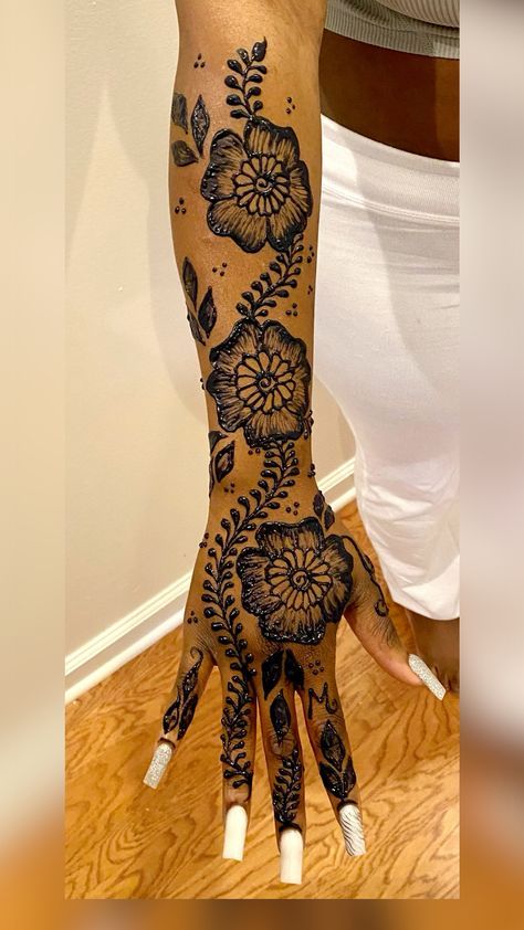 mehndi Full Arm Henna Tattoo, Henna Flower Designs Pattern, Mid Arm Henna Design, Henna Arm Tattoos For Women, Henna Tattoo Flower Designs, Henna Designs With Initials, Jagua Gel Henna, Whole Arm Henna, Henna Sleeve Designs