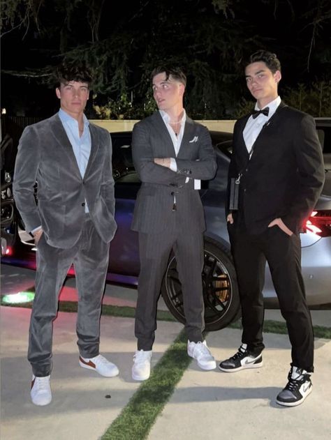 Jacob Rtt, Elevator Boys, Jacob Rott, Prom Men, Suits And Sneakers, Fashion Infographic, Luxury Lifestyle Fashion, Muslim Outfits Casual, Friend Poses Photography