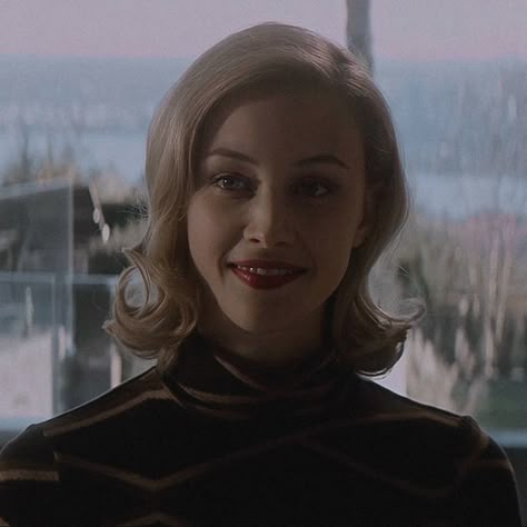 Narcissa Black, Harry Potter Face, Sarah Gadon, Black Sisters, Harry Potter Icons, Light Film, Red Zone, Harry Potter Marauders, Caroline Forbes