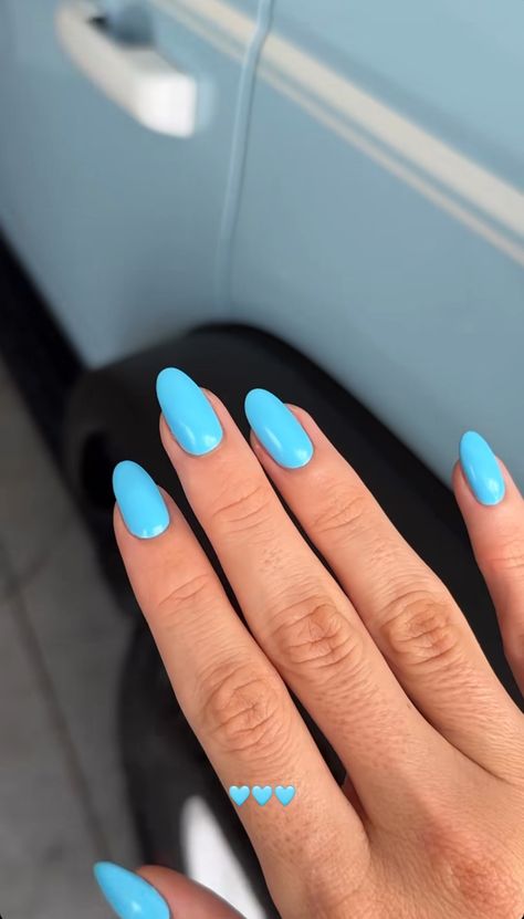 Nail Inspo Trendy Blue, Ocean Blue Nails Summer, Summer Plain Nails, Summer Camp Nails, Nail Ideas Solid Colors, Nails For Florida Vacation, Rounded Square Nails, Blue Nails Trendy, Nail Inspo Blue