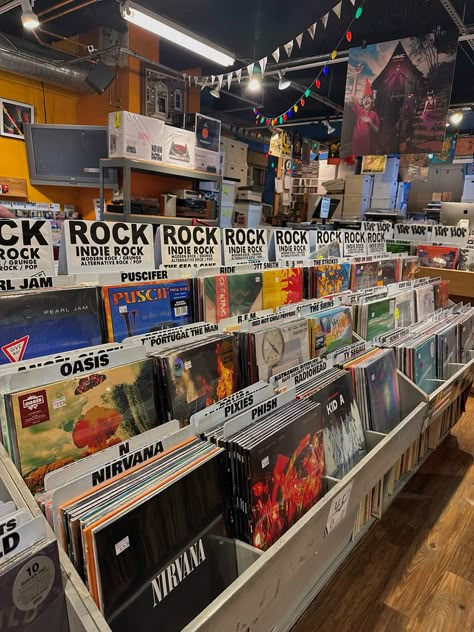 record store Record Store Aesthetic, Music Date, Records Aesthetic, Vinyl Cafe, Record Store Day, Vinyl Aesthetic, Record Stores, Music Nerd, Grunge Room