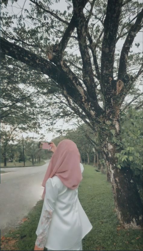 Hijab Pfp, Ootd Raya, Aesthetic Bujo, Selfie Hijab, Raya 2023, Ootd Idea, Ootd Poses, Ootd Aesthetic, Modest Fashion Hijab