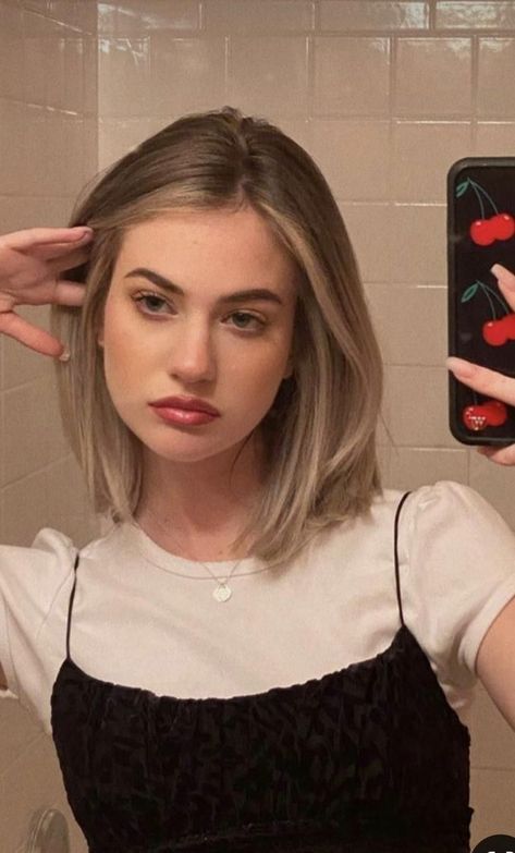 Above Shoulder Length Hair, Short Grunge Hair, Hair Streaks, Dirty Blonde Hair, Dark Blonde Hair, Short Straight Hair, Haircuts Straight Hair, Short Blonde Hair, Hair Inspo Color