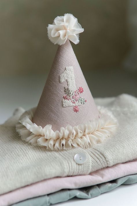 Embroidery Party Hat, Embroidered Party Hat, Baby Birthday Hat, First Birthday Hats, Baby Birthday Decorations, Twin First Birthday, First Birthday Themes, Hello Kitty Birthday, Bday Girl