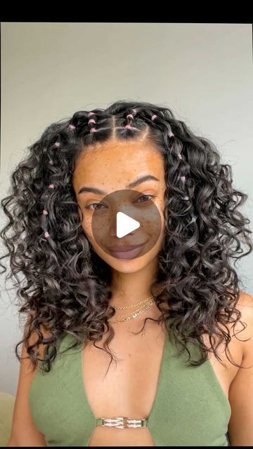 Laulanne Cecilia on Instagram: "J’ai tenté une nouvelle coiffure !  J’étais pas sur du résultat à la base , mais je veux vos avis ? Et vos duos si ça vous plait 🤗❤️   #curlyhairtutorials #curlyhairstyles #curlygirl #updohairstyles #amazingnaturalhair #frenchgirl  #curlycommunity #curlybeauty #curlyhairkillas #curlyhairtutorial #explore #explorepage #freckles #curlyhairstyles #cachorro #teamnatural #naturalhair #naturalhairdaily @hairtutorial4you #cabeloscacheados #hairstylevideo #hairtutorialvideo #curlyhairproducts #curlsoncurls #curlycommunity #curlybeauty #curlyhairkillas #curlygirlmethod #explorepage #freckles @mycurlyhairs" Laulanne Cecilia, Curly Hair Care, French Girl, Curly Hair, Curly Hair Styles, Hair Care, Hairstyles, Hair Styles, Hair