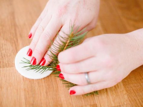 The holiday experts at HGTV.com show you how to make a DIY pressed clay Christmas tree ornament. Clay Ornaments Diy, Diy Snowman Ornaments, Dough Ornaments, Elf Ornaments, How To Make Clay, Polymer Clay Christmas, Homemade Decor, Gold Diy, Clay Ornaments