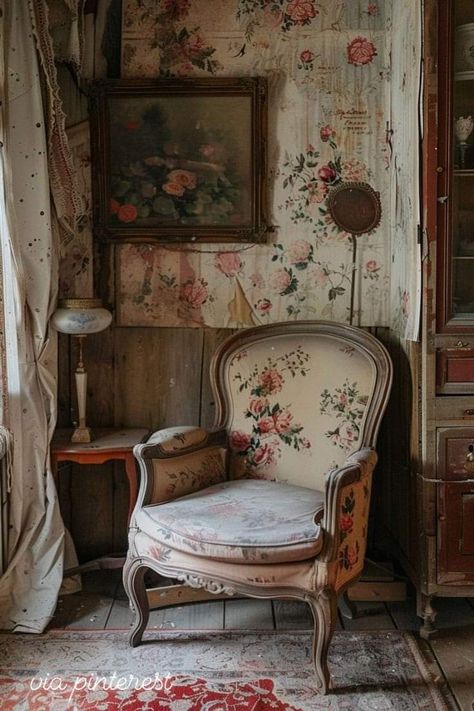 Bedroom Diorama, Vintage Decor Ideas, Cozy Office, Moody Interiors, Old Apartments, Timeless Home, Cottage Furniture, Shabby Chic Interiors, Ideas For Small Spaces