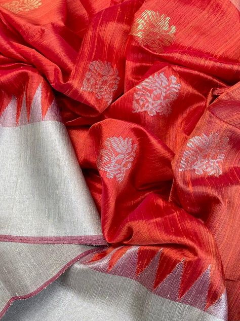 Khadi Silk Saree, Different Types Of Sarees, Antique Gold Jewelry Indian, Linen Sarees, Saree Designs Party Wear, Antique Gold Jewelry, Elegant Saree, Girls Collection, Gold Jewelry Indian