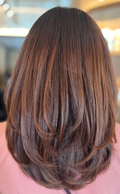 Hair Cut And Color Trends, Capuchino Hair Color, Hair Colour For Brown Skin, Middle Haircut, Hair Colour Trends, 30 Hair Color, Frizzy Hair Tips, Brown Hair Trends, Hair Color For Brown Skin