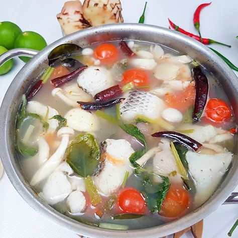 Clear Tom Yum Fish Soup - Tom Som Pla Tom Yam Soup, Yam Soup, Asian Soups, Tom Yum Soup, Kaffir Lime Leaves, Tom Yum, Steamed Fish, Fish Soup, Asian Soup