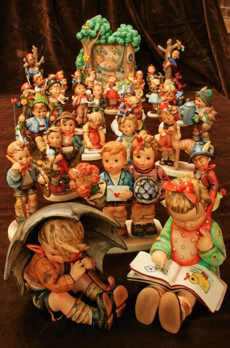 Hummel Figurines Vintage, Hummel Figurines Antiques, Goebel Figurines, Vintage Hummel, Goebel Hummel, Hummel Figurines, Porcelain Figurine, Objet D'art, Vintage Pottery