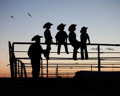 Setting Writing, Country Family Photos, Western Family Photos, Texas Silhouette, My Love Photo, Western Photo, The Lone Ranger, Western Life, Silhouette Photos