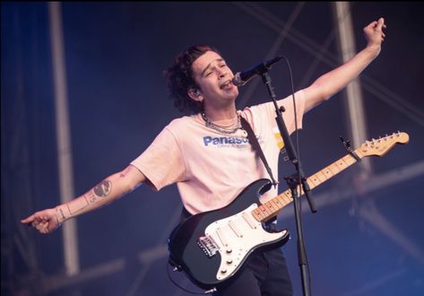 Matty Healy, Graphic Tees, Thread, On Twitter, Twitter, Pink, T Shirt, How To Wear