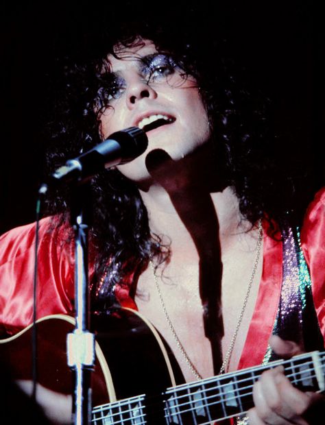 1970s Glam, Electric Warrior, Lady Stardust, Glam Aesthetic, Disco Glam, Marc Bolan, Music Fashion, Glam Rock, People Photography