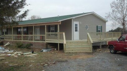 Wrap around mobile home porch. Would be a good front/side option in case the incline won't allow a full deck out back. Porch And Deck Ideas, Manufactured Home Porch, Porch Kits, Manufactured Home Remodel, Building A Porch, Mobile Home Living, Mobile Home Porch, Home Improvement Loans, Kitchen Remodel Design