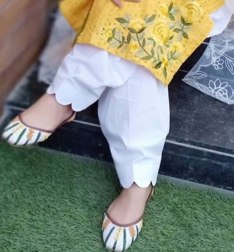 Women Salwar Design, Salwar Suit Patterns Design, New Style Salwar Design, Suit With Salwar Design, Different Salwar Designs, Salwar Pattern Pants, Bottom Designs Pants For Suits, Salwar Bottom Designs Pattern, Punjabi Suit Salwar Design