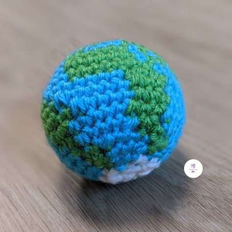 Amigurumi Solar System, Crochet Solar System Pattern Free, Crochet Planets Solar System Pattern, Crochet Earth, Earth Pattern, Crochet Animals Free Patterns, Crochet Clothing, Crafty Gifts, Crochet Diy