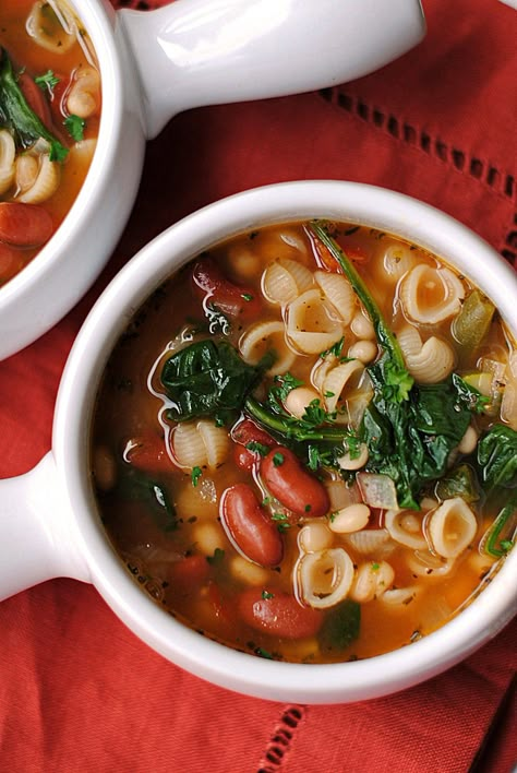 3 Meatless Soup, Olive Garden Minestrone, Sopa Minestrone, Olive Garden Minestrone Soup, Breakfast Soup, Minestrone Soup Recipe, Soup Healthy, Dinner Restaurants, Minestrone Soup