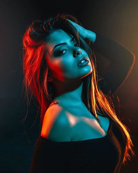 Colour Gel Photography, Colorful Portrait Photography, Neon Photoshoot, Fashion Fotografie, Artistic Portraits, Neon Photography, Studio Portrait Photography, Studio Photography Poses, Portrait Lighting