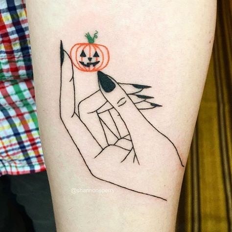 Hand with #jackolantern for Sam whose birthday is Halloween. @mysticdeer_ #tattoo #valentinestattooseattle #shannonperry #halloween #halloween #tattoos Jack O Lantern Tattoo, Gothic Journal, Lantern Tattoo, Pumpkin Tattoo, Sweet Tattoos, Spooky Tattoos, Halloween Tattoo, Horror Tattoo, Line Work Tattoo