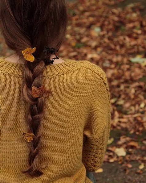 Hufflepuff Aesthetic, Foto Poses, Fall Photoshoot, Foto Art, Fall Pictures, Autumn Cozy, Autumn Aesthetic, Fall Photos, Autumn Photography