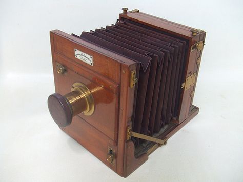 Fantasy Country, Steampunk Gadgets, Antique Fans, Antique Cameras, Old Cameras, Movie Projector, Archaeological Finds, Steampunk Accessories, History Of Photography