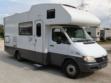 Used 2006 Gulf Stream Vista Cruiser Mini For Sale in Glen Ellyn, IL - 5029069700 - RV Trader Used Rv For Sale, Vista Cruiser, Gulf Stream, Class C Rv, Used Rv, Rv Trader, Tow Hitch, Used Rvs, Benz Sprinter