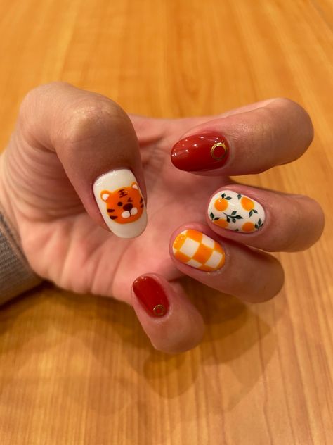 Tiger Nails Art, Tiger Lily Nail Art, Lion Nail Art, Monkey Nail Art, Tiger Nails Designs, Africa Nails, Seventeen Nails, Nails Tiger, Fox Nail Art