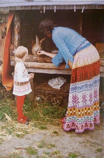 Mother, child, pet Hippie Trippy, Boho Soul, Earth Mama, Hippie Chick, Hippie Life, Mama Style, Photo Vintage, Back To Nature, Wild Hearts