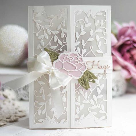 Amazing Paper Grace August 2022 Die of the Month | Peekaboo Trellis Panels » Amazing Paper Grace Becca Feeken Cards, Christmas Card Tutorials, First Of The Month, Trellis Panels, Parchment Cards, Gatefold Cards, Romantic Cards, Spellbinders Cards, Birthday Cards For Women