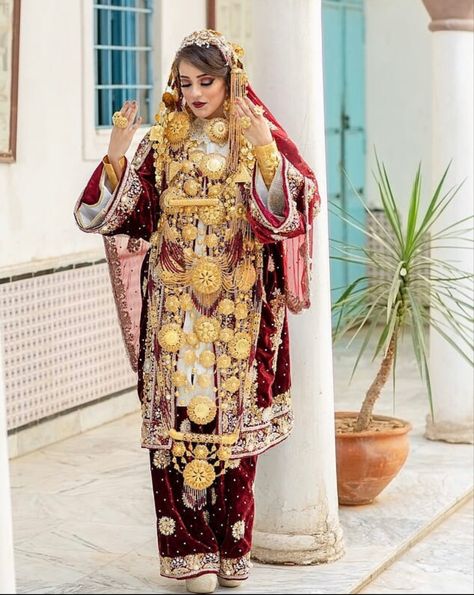 Libyan Wedding, Libyan Traditional Clothing, Libyan Clothing, Libyan Culture, Fashion Show Invitation, Idf Women, Arabic Clothing, Saree Designs Party Wear, Traditional Bride