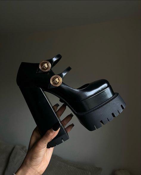 Heel Photography, Shoes Instagram, Versace Heels, Bday Photoshoot, Shoes Heels Classy, Cute Shoes Heels, Fancy Shoes, Hype Shoes, Shoe Inspiration