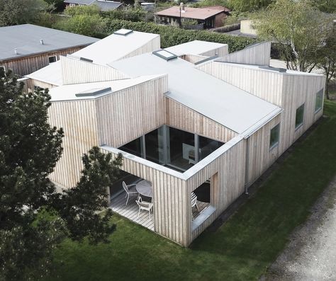 The Roof House by Sigurd Larsen Modern Roof Design, Modern Wood House, Shed Roof Design, Wood House Design, World Architecture Festival, House Roof Design, Roof House, Awesome Architecture, Roof Architecture