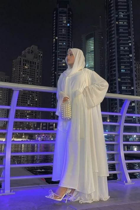 Dubai Abaya Fashion, Abaya Fashion Dubai, Abaya Outfit, Estilo Hijab, Fashion Hijab Outfits, Hijabi Fits, Hijabi Outfit, Mode Turban, Elegant Outfit Classy