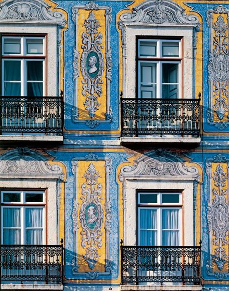 Tiles Lisbon, Tile Facade, Lisbon Travel Guide, Day Trips From Lisbon, Painted Tiles, Lisbon Travel, Portuguese Culture, Sintra Portugal, Portuguese Tiles