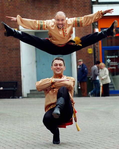 Russian Dancers Karate Art, Russian Dance, Cultural Dance, Adult Ballet, International Dance, Steve Mccurry, World Dance, Types Of Dancing, Russian Culture