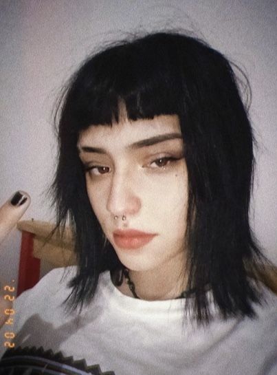 Above Shoulder Length Hair, Androgynous Haircut, Straight Black Hair, Baby Bangs, Ball Hairstyles, Split Hair, Alt Girls, Ash Blonde Hair, Punk Hair