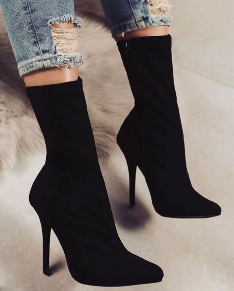 Shoes Heels Classy, Miss Lola, Heels Classy, High Heel Boots Ankle, Hot Shoes, Heel Boots, Boots Outfit, Heeled Ankle Boots, Boots Shoes