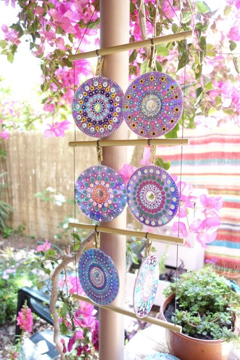 CD Suncatchers, Homemade Wind Chimes & Mobiles Help Repel Birds - GardensAll Wind Chimes Diy Suncatchers, Tin Can Garden Ideas, Cd Suncatchers, Homemade Wind Chimes, Cd Recycling, Pathway Design, Homemade Mobile, Wind Spinners Diy, Creative Garden Ideas