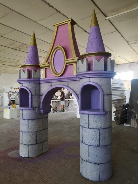 Princess Castle Backdrop Diy, Disney Castle Decorations, Cardboard Castle Project, Disney Castle Trunk Or Treat, Diy Castle Cardboard, Disney Castle Diy, Diy Castle Backdrop, Cardboard Castle Diy, Cardboard Castles