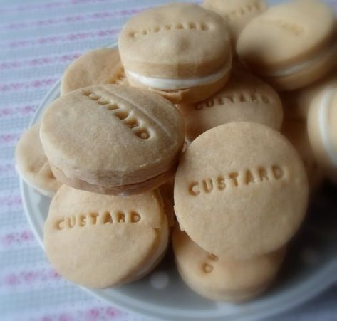 Custard Creams, English Biscuits, Custard Cookies, British Biscuits, Custard Cream, Uk Recipes, The English Kitchen, Cream Biscuits, Custard Powder