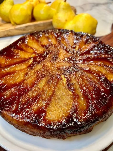 Caramelized Pear Upside Down Cake - Baker By Heart Pear Upside Down Cake Recipes, Upside Down Pear Gingerbread Cake, Pear Upside Down Cake Cast Iron, Pear Upside Down Cake Easy, Upside Down Pear Cake Recipe, Pear Dessert Recipes Easy, Grapefruit Upside Down Cake, Upside Down Pear Cake, Pear Cakes