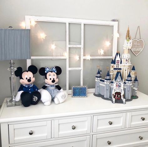 Modern Disney Bedroom, Disney Home Ideas For Adults, Disney Room Decor For Adults, Disney Adult Bedroom, Disneyland Bedroom, Disney Decor Home, Adult Disney Room Decor, Disney Room Ideas For Adults, Adult Disney Bedroom