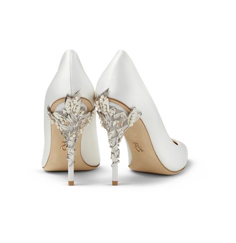 Kasut Pengantin Perempuan, Kasut Kahwin, Designer Wedding Shoes, Ralph Russo, Cute Shoes Heels, White Wedding Shoes, Couple Wedding Rings, Ralph And Russo, Bridal Heels