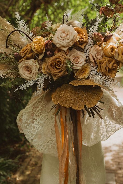 Oak Leaf Wedding Bouquet, Dried Mushroom Bouquet, Mushroom Flower Bouquet, Mushroom Bridal Bouquet, Brown Roses Bouquet, Mushroom Wedding Theme, Mushroom Wedding Bouquet, Mushroom Tablescape, Mushroom Wedding Decor