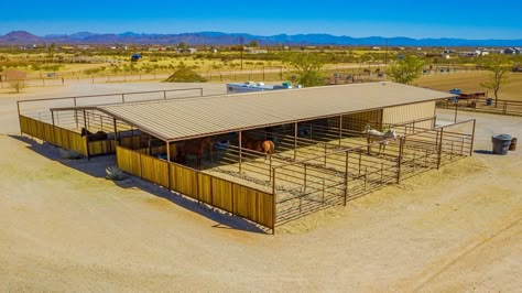 Horse Boarding Facility Ideas, Simple Horse Barns, Pasture Shelter, Dream Barn Stables, Horse Pens, Livestock Barn, Barn Layout, Horse Farm Ideas, Horse Paddock