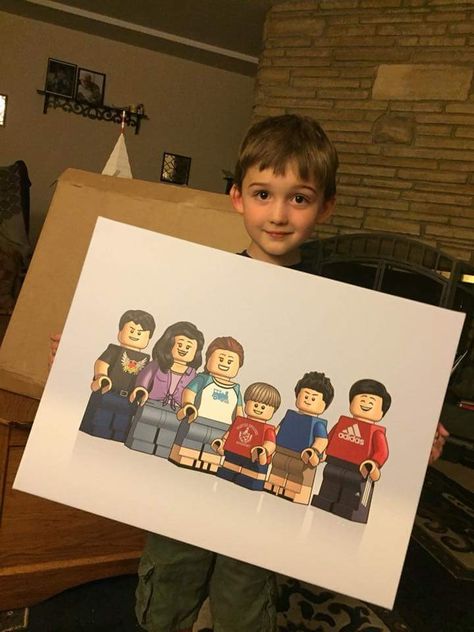 Lego family portrait Lego Family Portrait, Lego Man Painting, Lego Art Painting, Lego Photoshoot, Lego Illustrations, Lego Drawing, Lego Painting, Lego Family, Lego Portrait