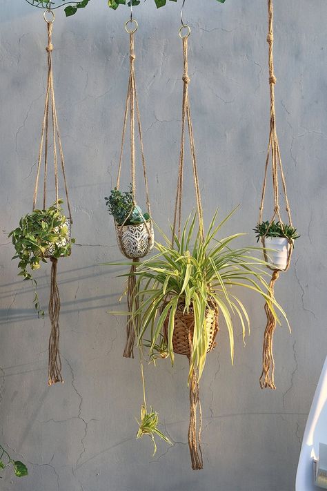 Vertical Wall Planters, Hanging Planters Indoor, Support Plante, Decorated Flower Pots, Flower Pot Holder, White Plants, Tassels Decor, Macrame Plant Hangers, Wall Planter