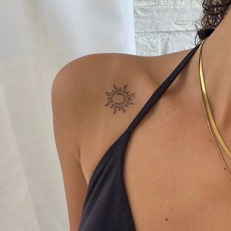 Sun Tattoo On Collar Bone, Tattoo Ideas Peace, Sun Tattoo Neck, Sun Wrist Tattoo, Non Basic Tattoos, Moon And Sun Tattoos, Sun Tattoo Back, Sun Tattoo Shoulder, Neck Script Tattoo